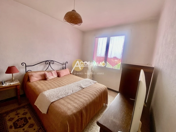 Appartement traversant avec 2 balcons, garage et cave à Six Fours les Plages 