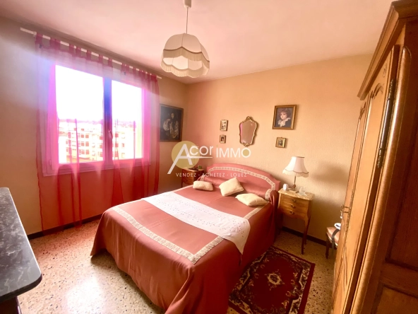 Appartement traversant avec 2 balcons, garage et cave à Six Fours les Plages 