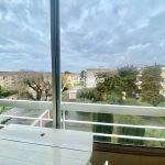 Appartement traversant avec 2 balcons, garage et cave à Six Fours les Plages
