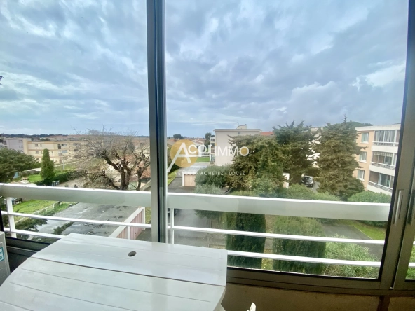 Appartement traversant avec 2 balcons, garage et cave à Six Fours les Plages