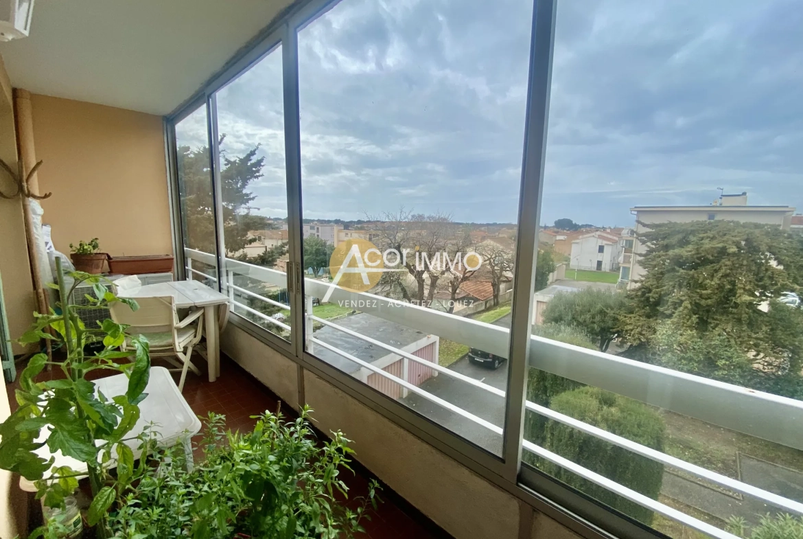 Appartement traversant avec 2 balcons, garage et cave à Six Fours les Plages 