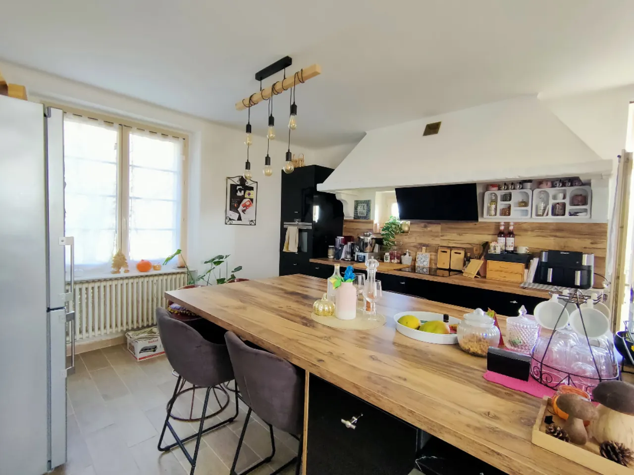 Belle maison en pierre rénovée de 190 m² avec dépendances à Saint-Augustin 