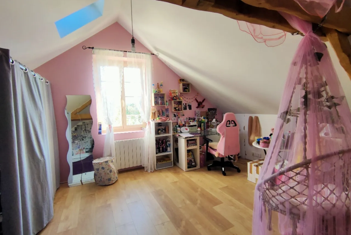 Belle maison en pierre rénovée de 190 m² avec dépendances à Saint-Augustin 