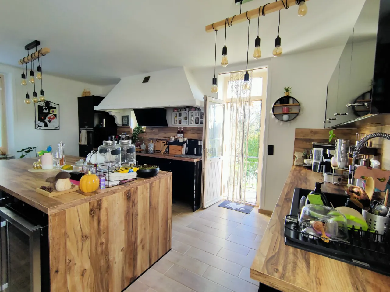 Belle maison en pierre rénovée de 190 m² avec dépendances à Saint-Augustin 