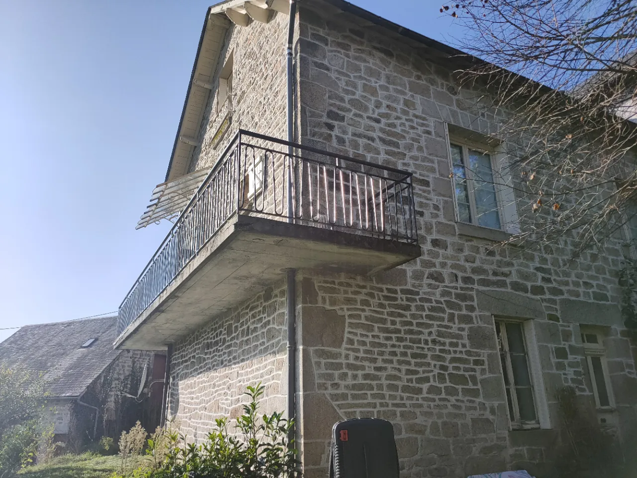 Belle maison en pierre rénovée de 190 m² avec dépendances à Saint-Augustin 