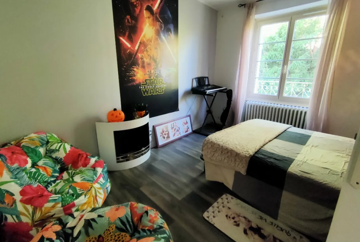 Belle maison en pierre rénovée de 190 m² avec dépendances à Saint-Augustin 