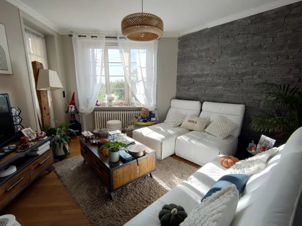 Belle maison en pierre rénovée de 190 m² avec dépendances à Saint-Augustin