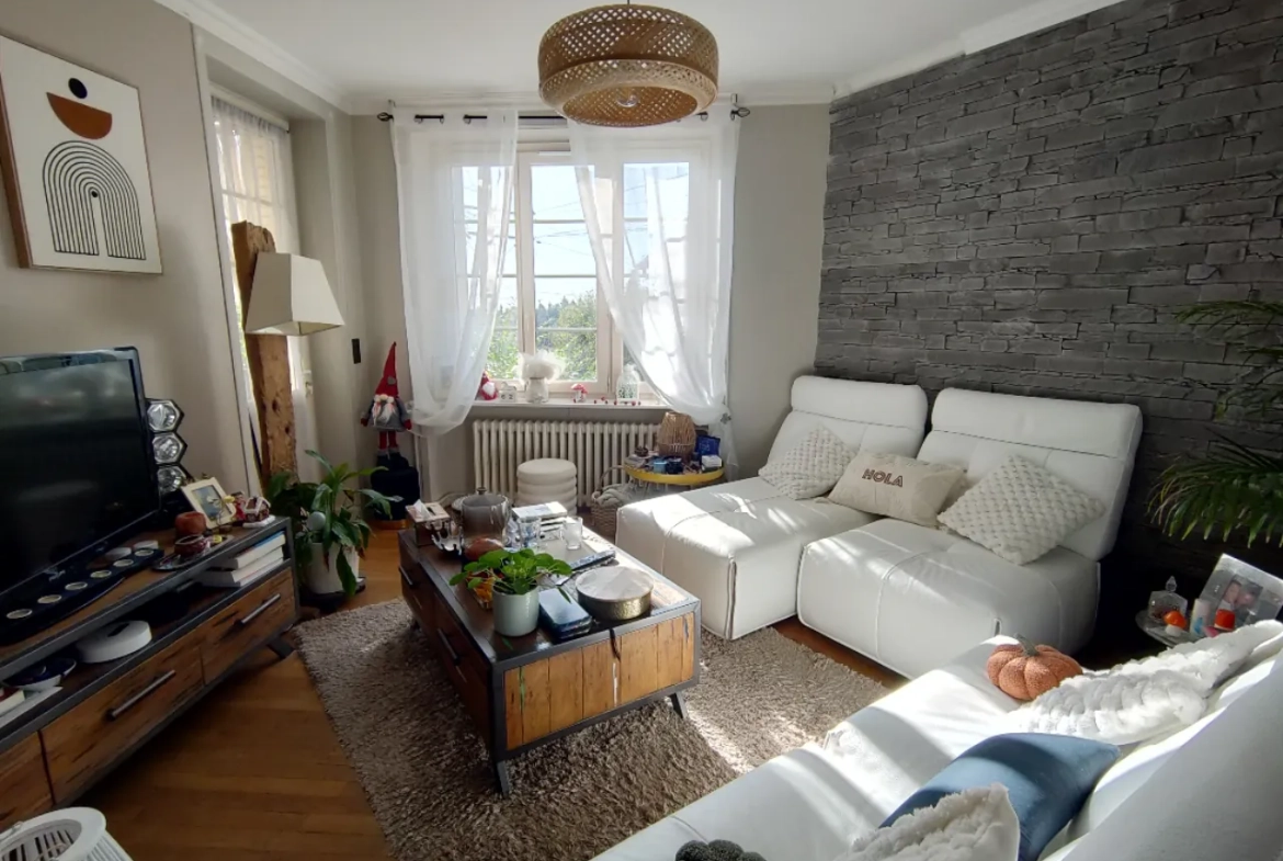 Belle maison en pierre rénovée de 190 m² avec dépendances à Saint-Augustin 