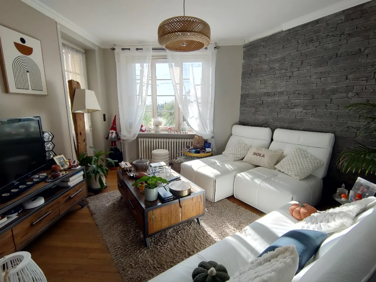 Belle maison en pierre rénovée de 190 m² avec dépendances à Saint-Augustin 