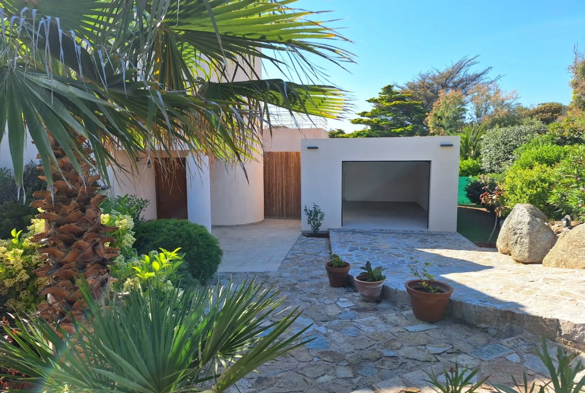 Villa de luxe avec piscine face mer entre Calvi et l'Île Rousse 