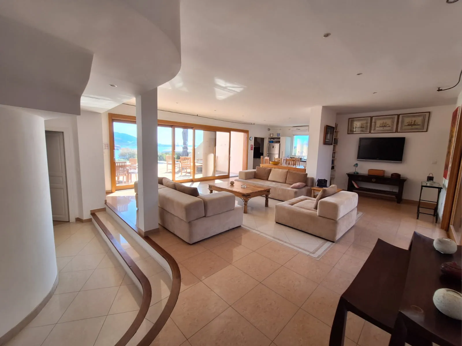 Villa de luxe avec piscine face mer entre Calvi et l'Île Rousse 