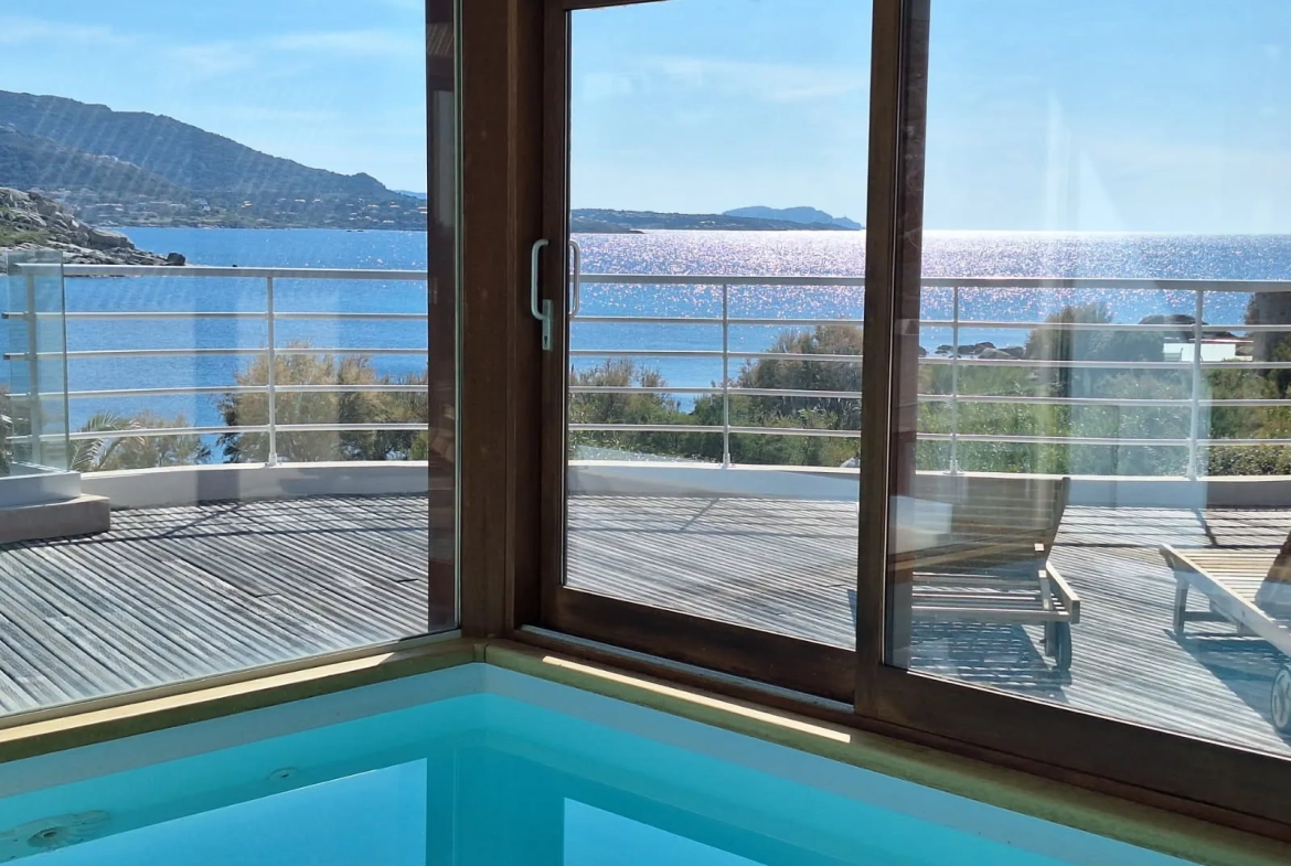 Villa de luxe avec piscine face mer entre Calvi et l'Île Rousse 
