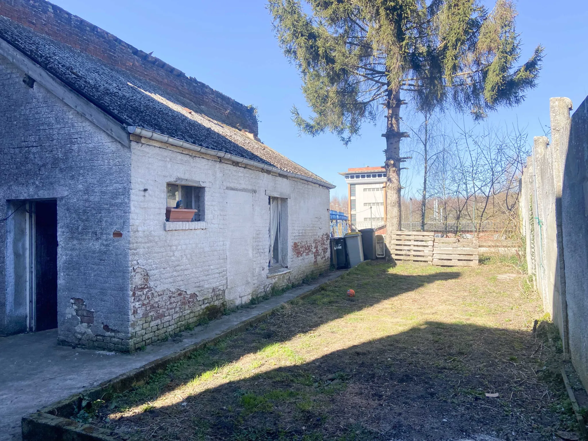 Immeuble de rapport à Jeumont, proche de la gare et des commodités 