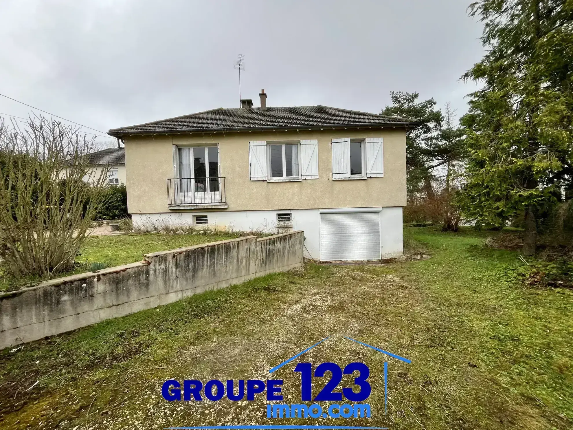À vendre à Auxerre : pavillon avec sous-sol et terrain spacieux de 1009 m² 