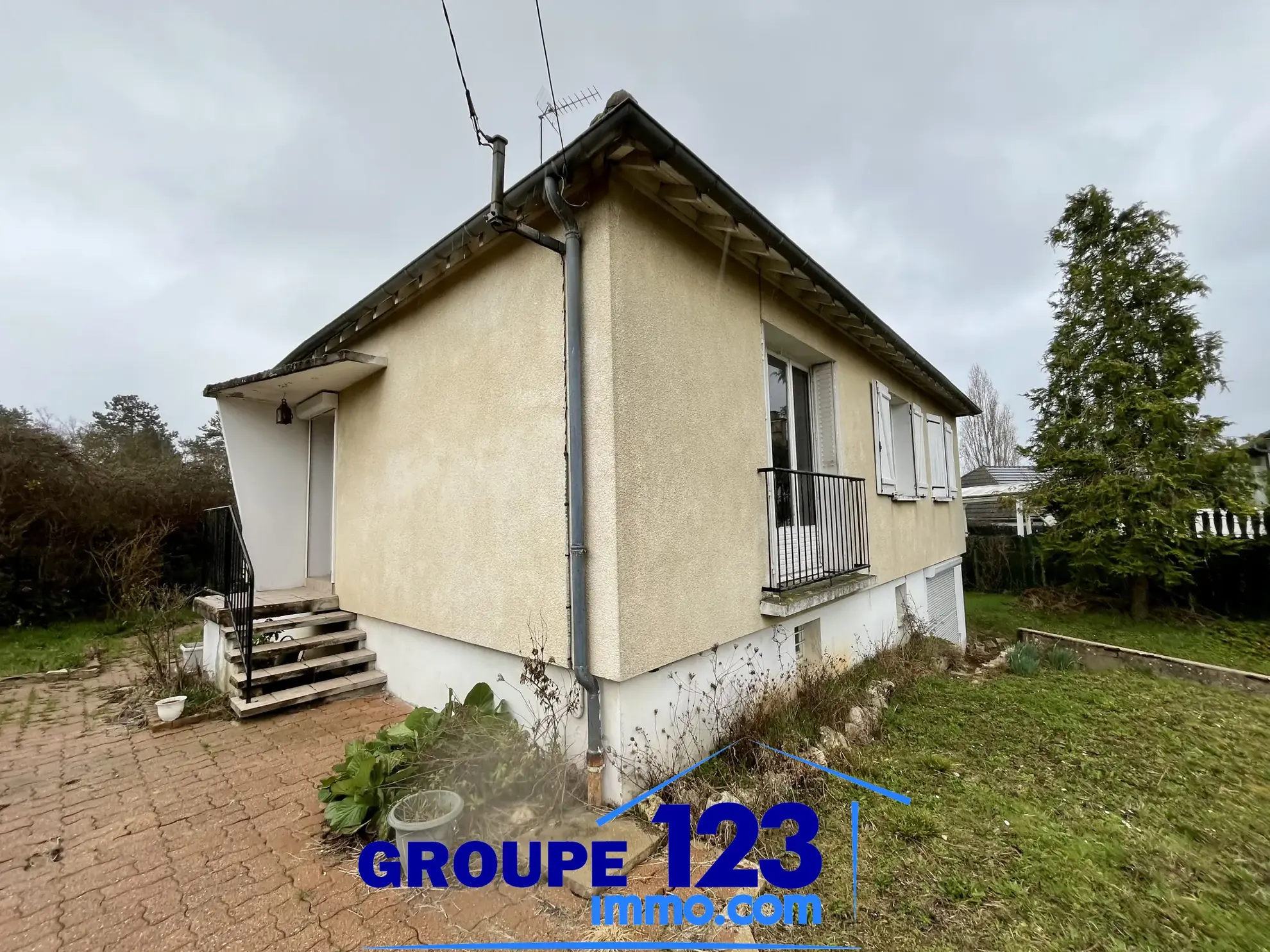 À vendre à Auxerre : pavillon avec sous-sol et terrain spacieux de 1009 m² 