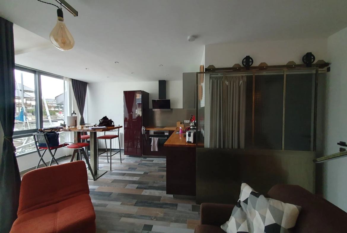 Appartement en duplex rénové avec terrasse et vue marina à Deauville 