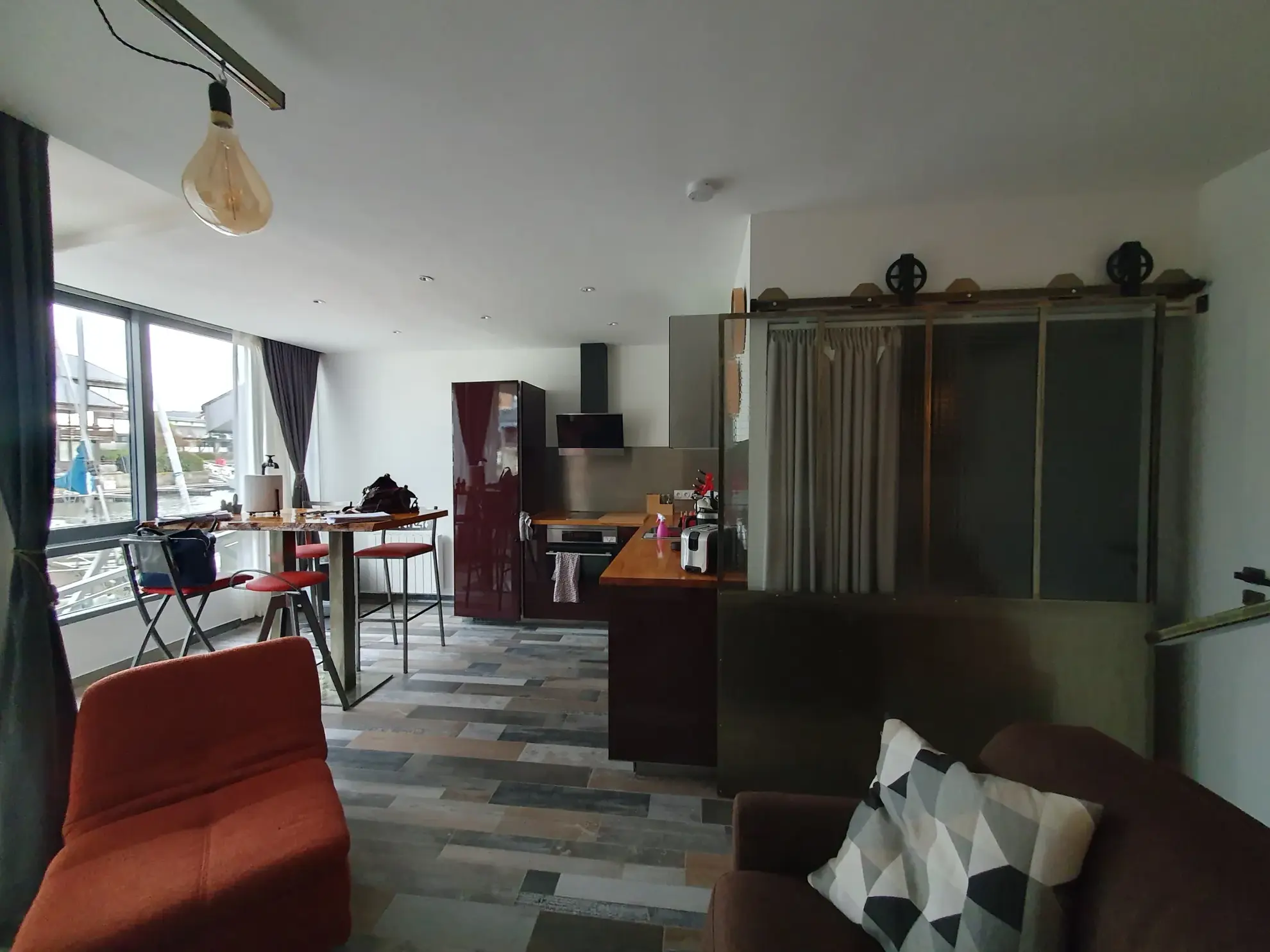 Appartement en duplex rénové avec terrasse et vue marina à Deauville 