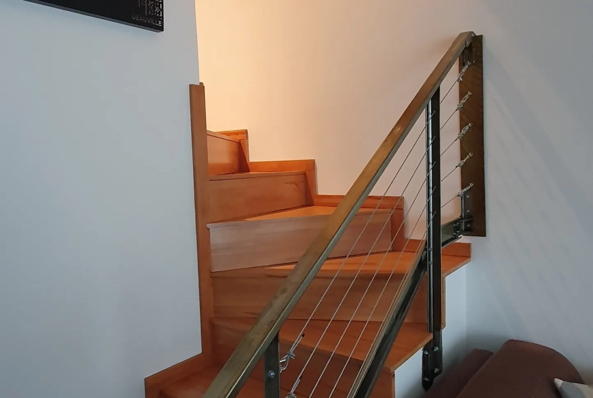Appartement en duplex rénové avec terrasse et vue marina à Deauville 