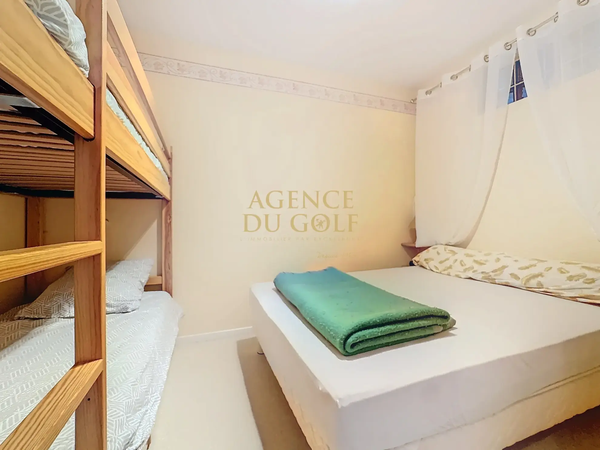 Appartement T2 en front de mer à Stella Plage avec balcon, cave et parking 