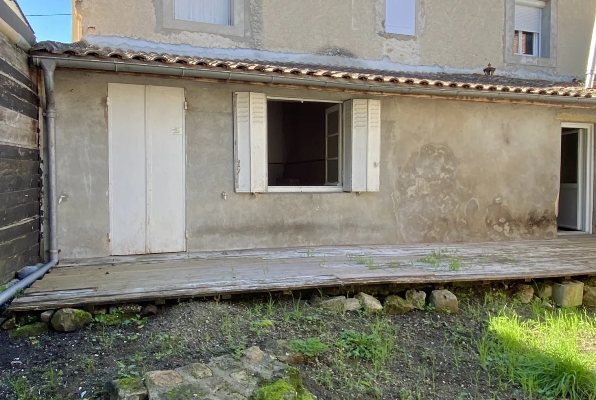 Maison à vendre au centre-ville de Langon avec jardin et terrasse 