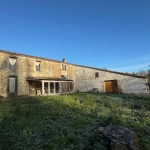 Maison en pierres à rénover avec dépendance et jardin à Saint Martin Lars
