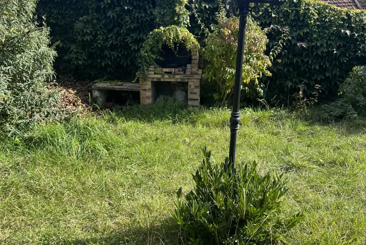 Maison individuelle de 86 m² avec jardin proche des écoles et des gares à Mantes-la-Ville 