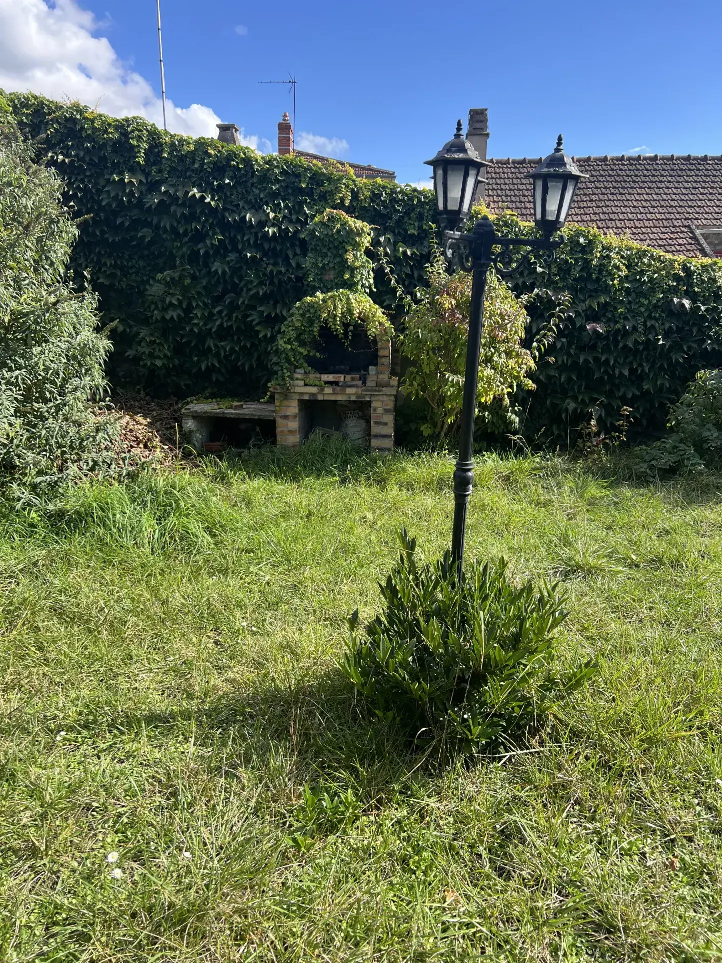 Maison individuelle de 86 m² avec jardin proche des écoles et des gares à Mantes-la-Ville 