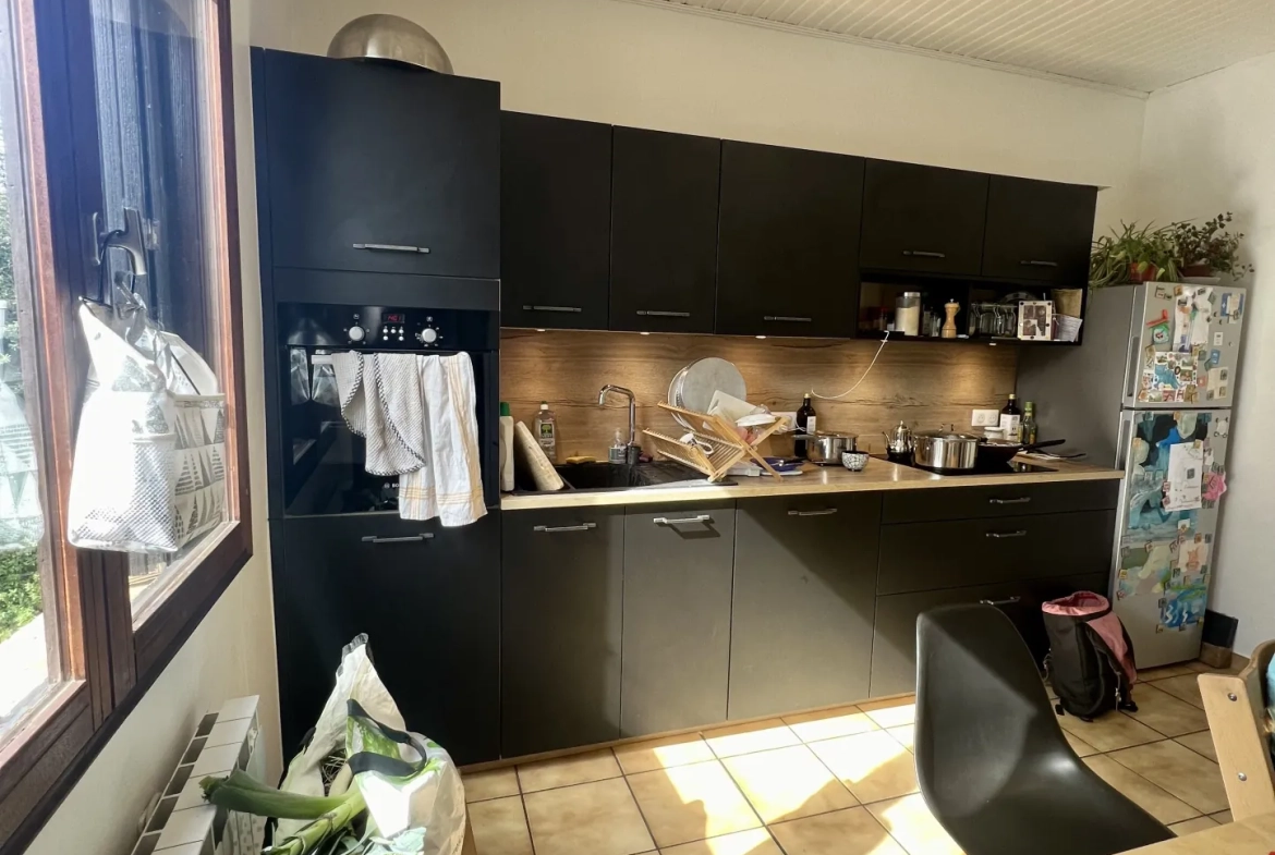 Maison individuelle de 86 m² avec jardin proche des écoles et des gares à Mantes-la-Ville 