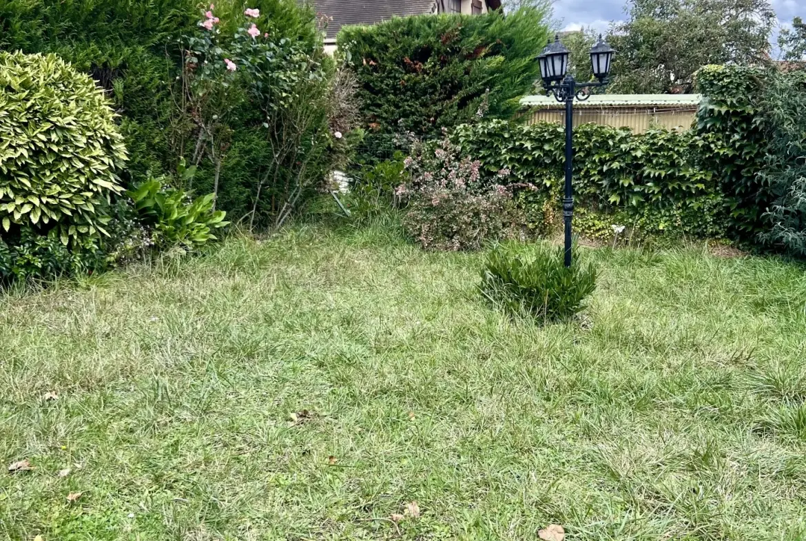 Maison individuelle de 86 m² avec jardin proche des écoles et des gares à Mantes-la-Ville 