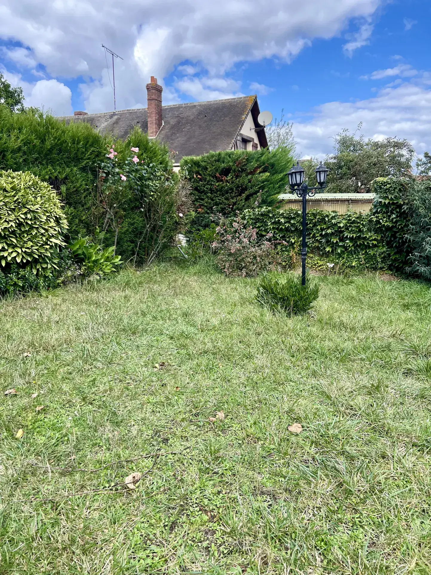 Maison individuelle de 86 m² avec jardin proche des écoles et des gares à Mantes-la-Ville 