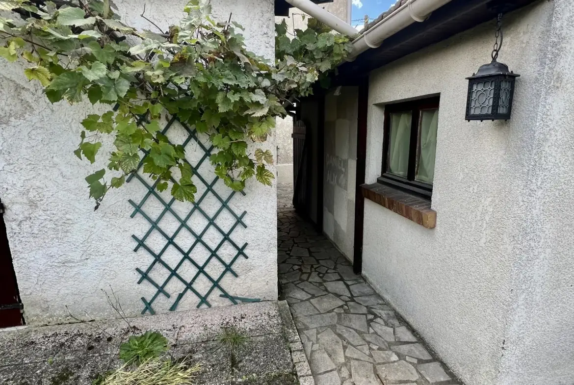 Maison individuelle de 86 m² avec jardin proche des écoles et des gares à Mantes-la-Ville 
