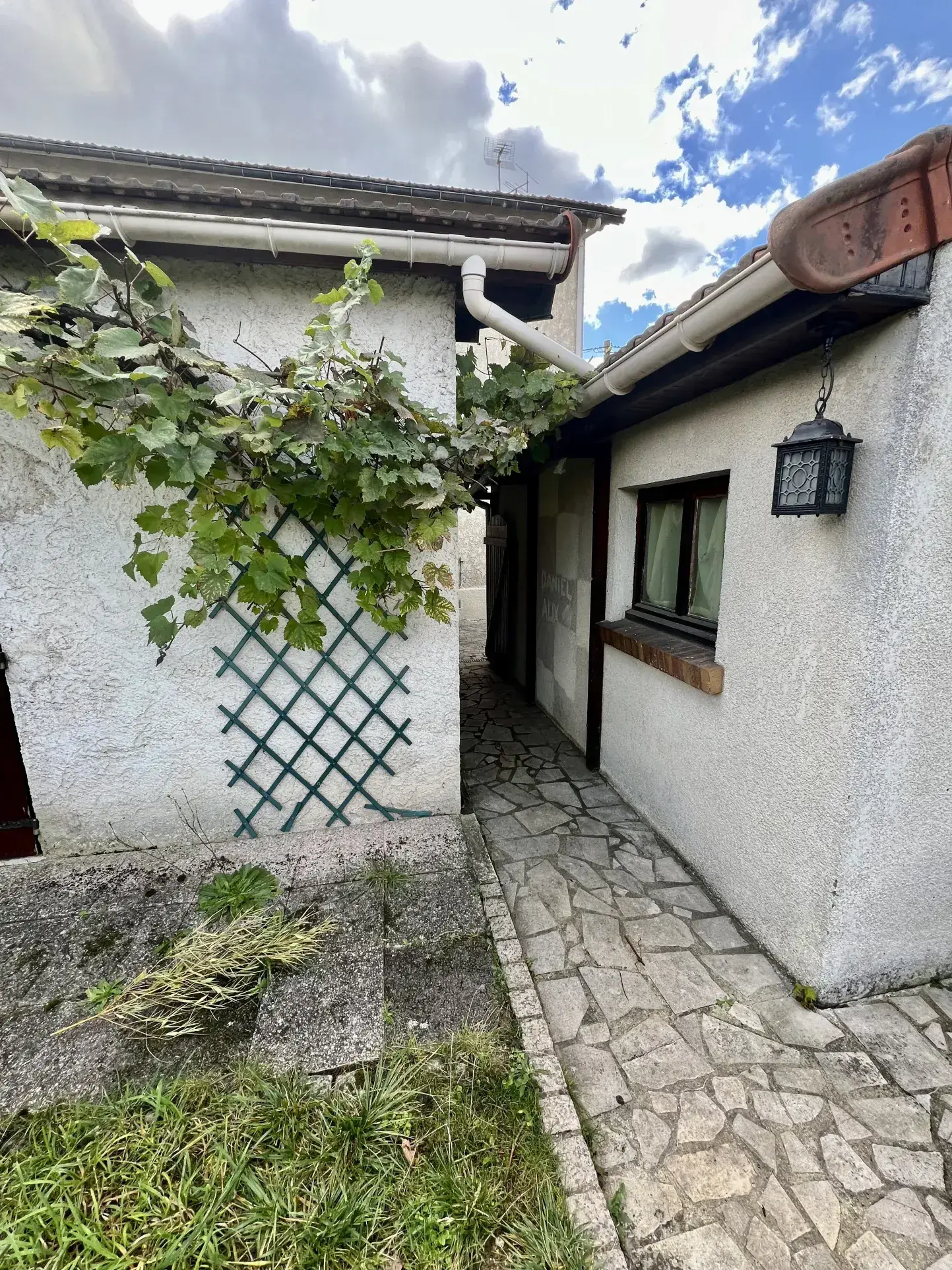 Maison individuelle de 86 m² avec jardin proche des écoles et des gares à Mantes-la-Ville 