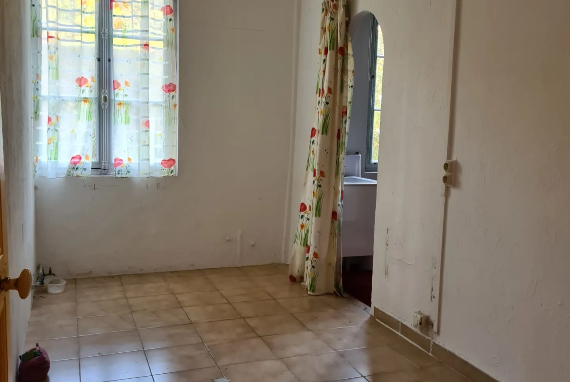 Appartement 3 chambres à Thorenc avec balcon, environnement calme et potentiel de rénovation 