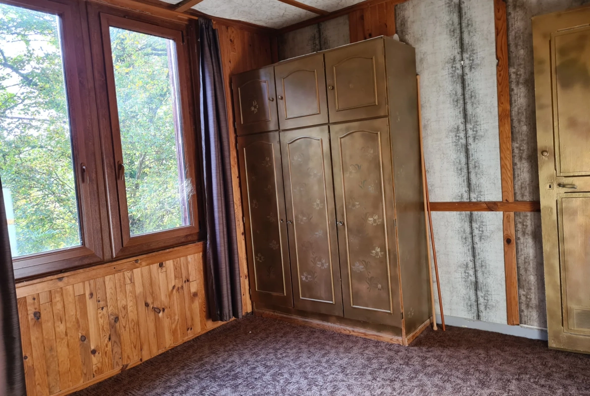 Appartement 3 chambres à Thorenc avec balcon, environnement calme et potentiel de rénovation 