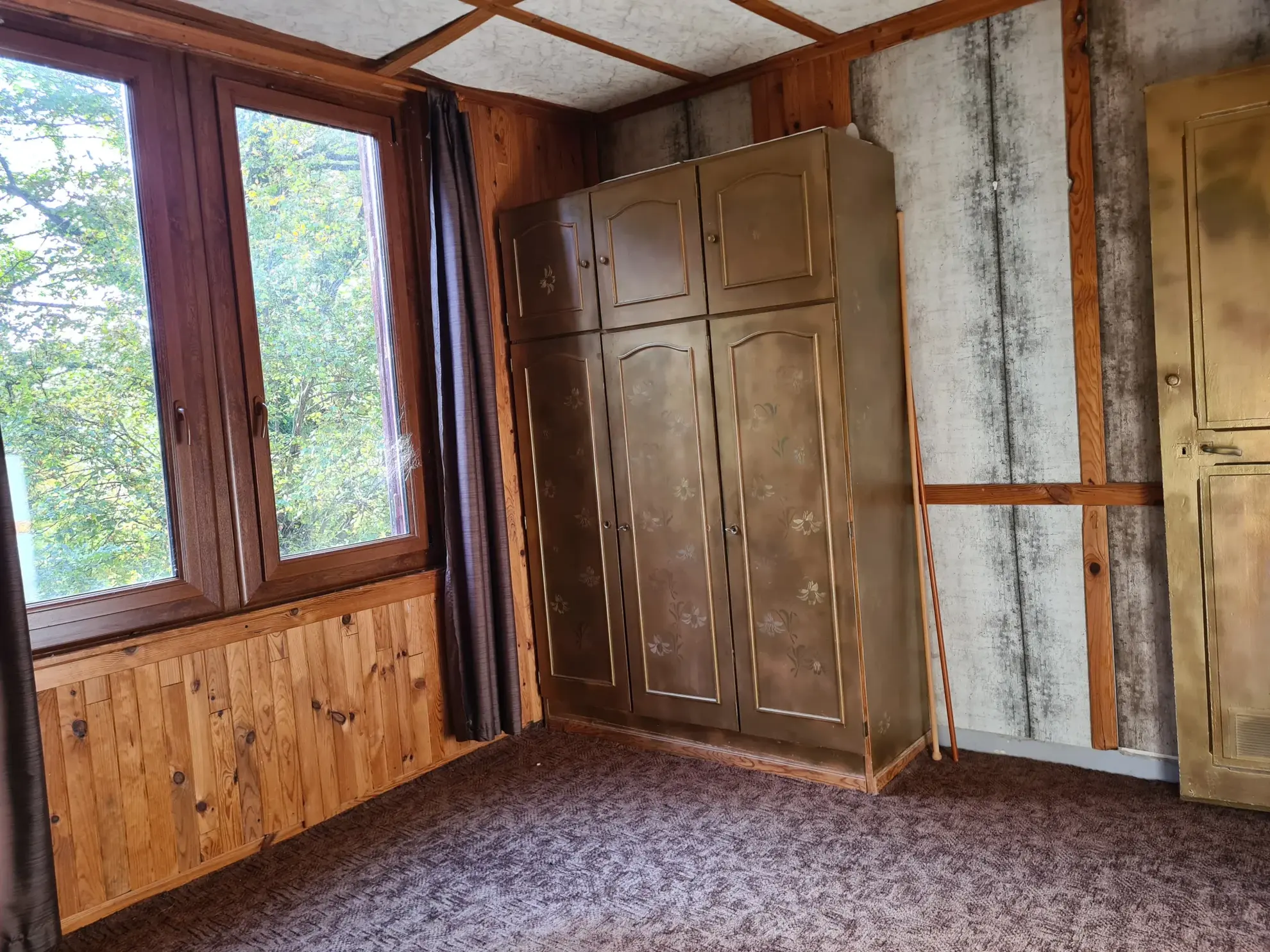 Appartement 3 chambres à Thorenc avec balcon, environnement calme et potentiel de rénovation 