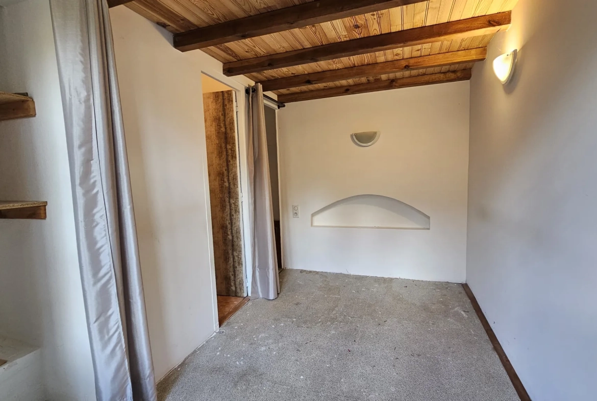 Appartement 3 chambres à Thorenc avec balcon, environnement calme et potentiel de rénovation 