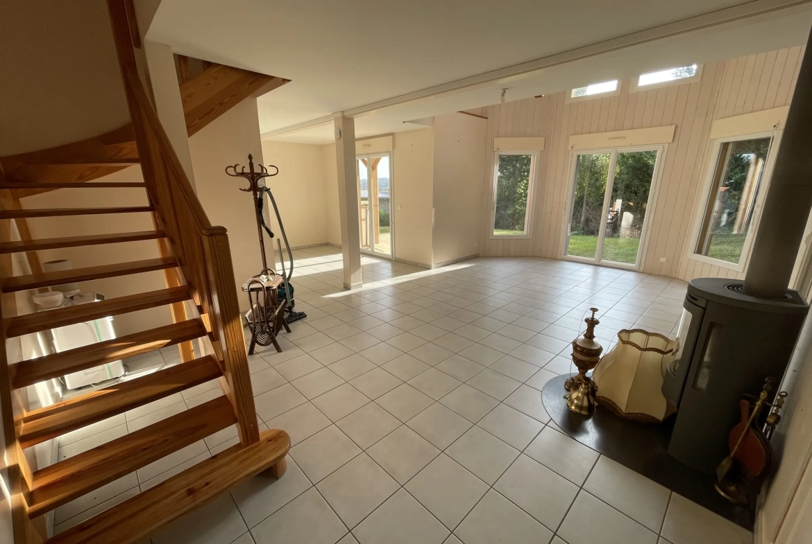 Maison T5 avec garage, cave et terrain à Bellerive-sur-Allier - 107 m² 