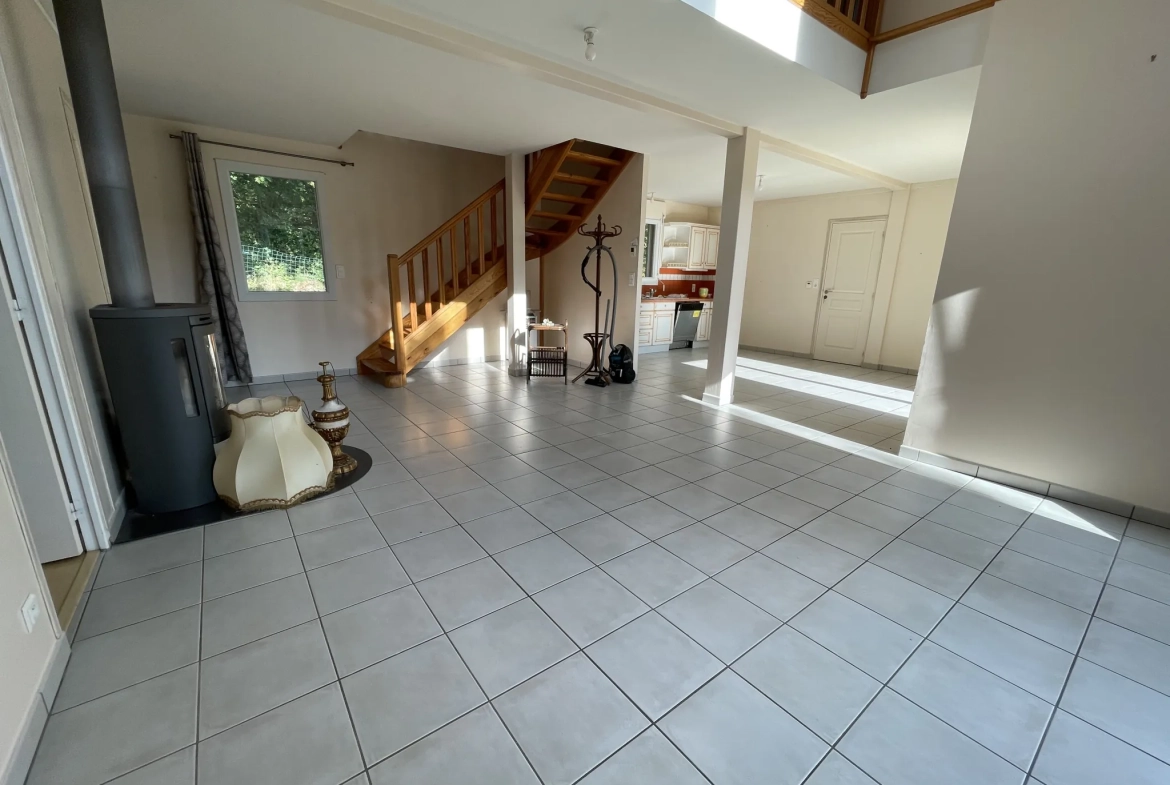 Maison T5 avec garage, cave et terrain à Bellerive-sur-Allier - 107 m² 