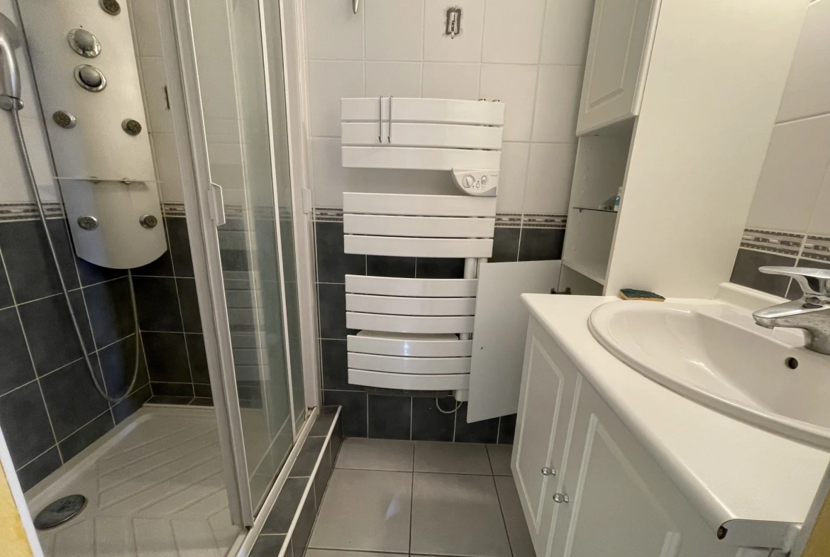Maison T5 avec garage, cave et terrain à Bellerive-sur-Allier - 107 m² 