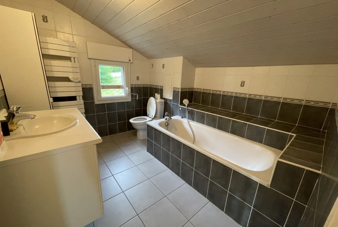 Maison T5 avec garage, cave et terrain à Bellerive-sur-Allier - 107 m² 