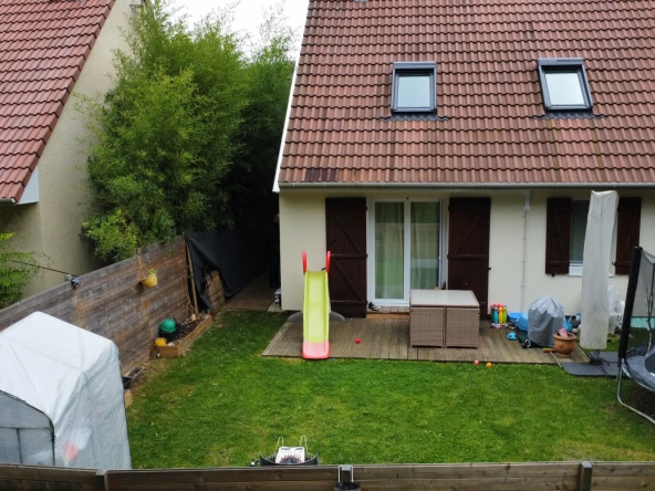 Belle maison de 90m² à Mantes-la-Ville avec jardin clos et proximité des écoles 