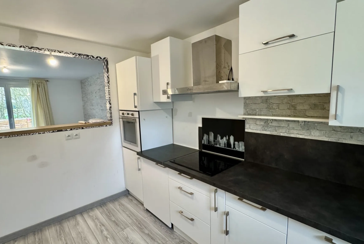 Belle maison de 90m² à Mantes-la-Ville avec jardin clos et proximité des écoles 