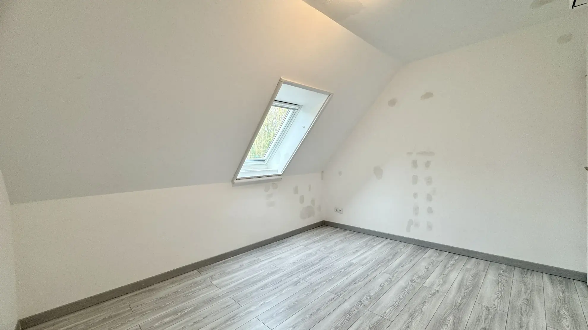 Belle maison de 90m² à Mantes-la-Ville avec jardin clos et proximité des écoles 