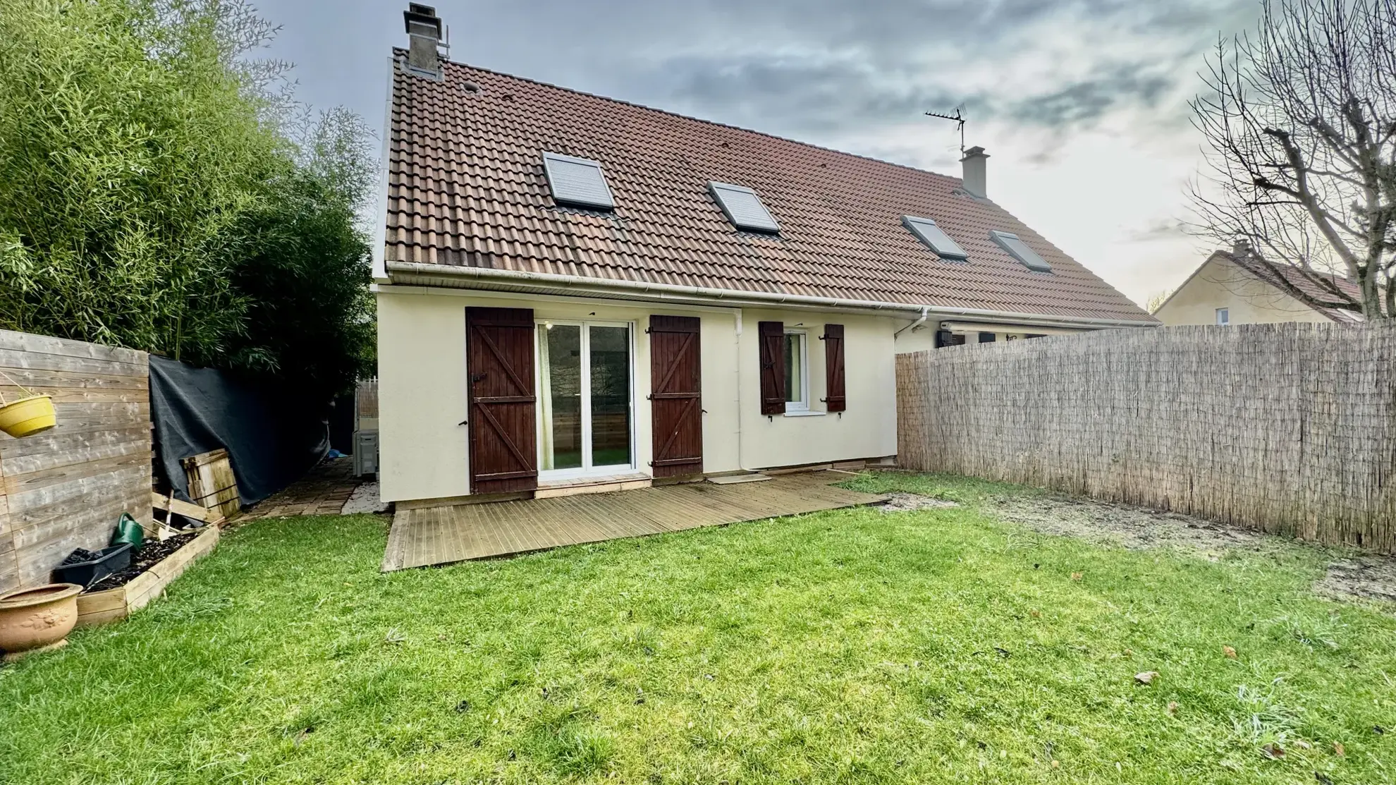 Belle maison de 90m² à Mantes-la-Ville avec jardin clos et proximité des écoles 