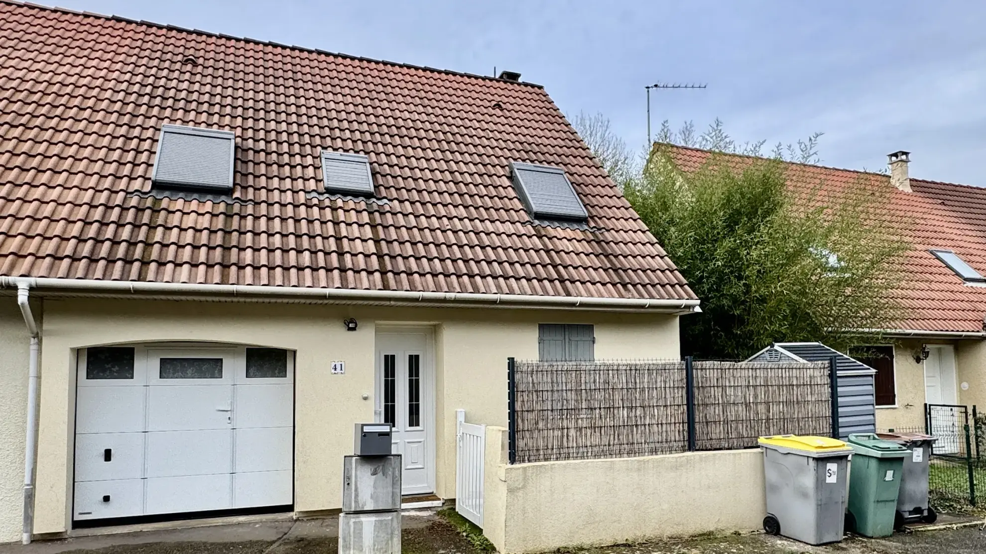 Belle maison de 90m² à Mantes-la-Ville avec jardin clos et proximité des écoles 