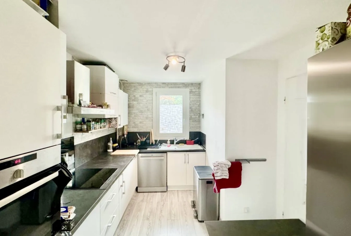 Belle maison de 90m² à Mantes-la-Ville avec jardin clos et proximité des écoles 