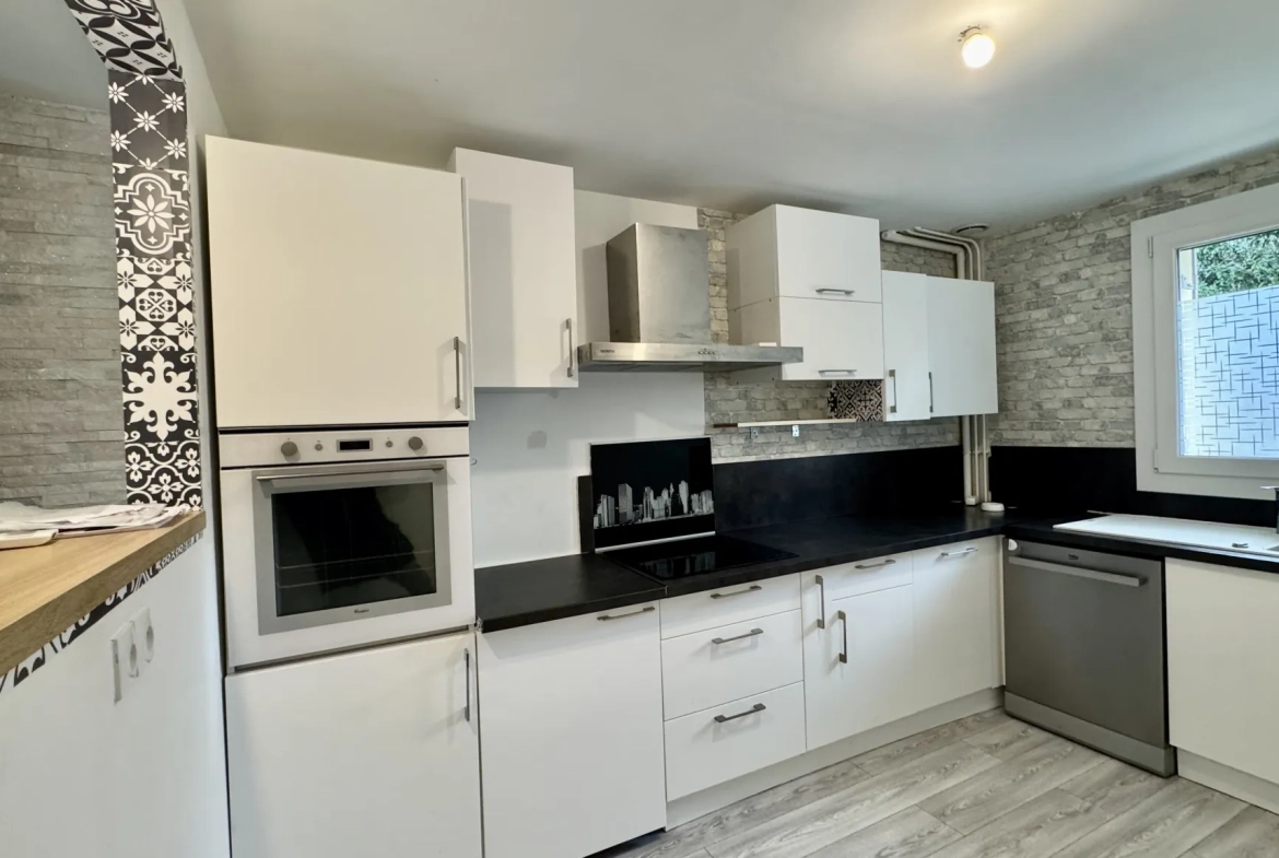 Belle maison de 90m² à Mantes-la-Ville avec jardin clos et proximité des écoles 
