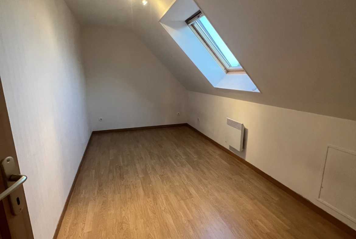 Maison individuelle à Bucquoy de 110 m² avec jardin, garages et 4 chambres - Vente dans le Pas-de-Calais 