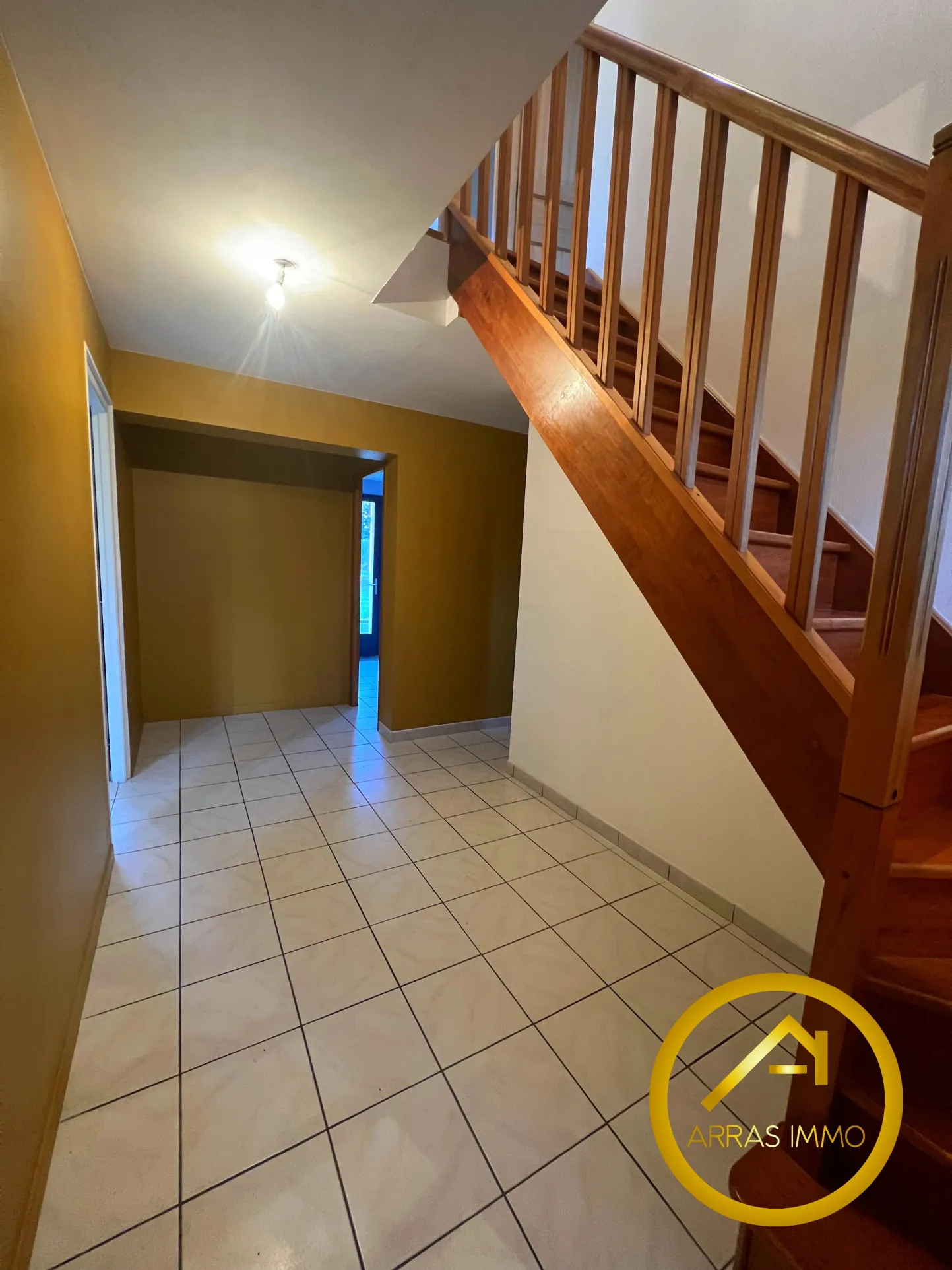 Maison individuelle à Bucquoy de 110 m² avec jardin, garages et 4 chambres - Vente dans le Pas-de-Calais 
