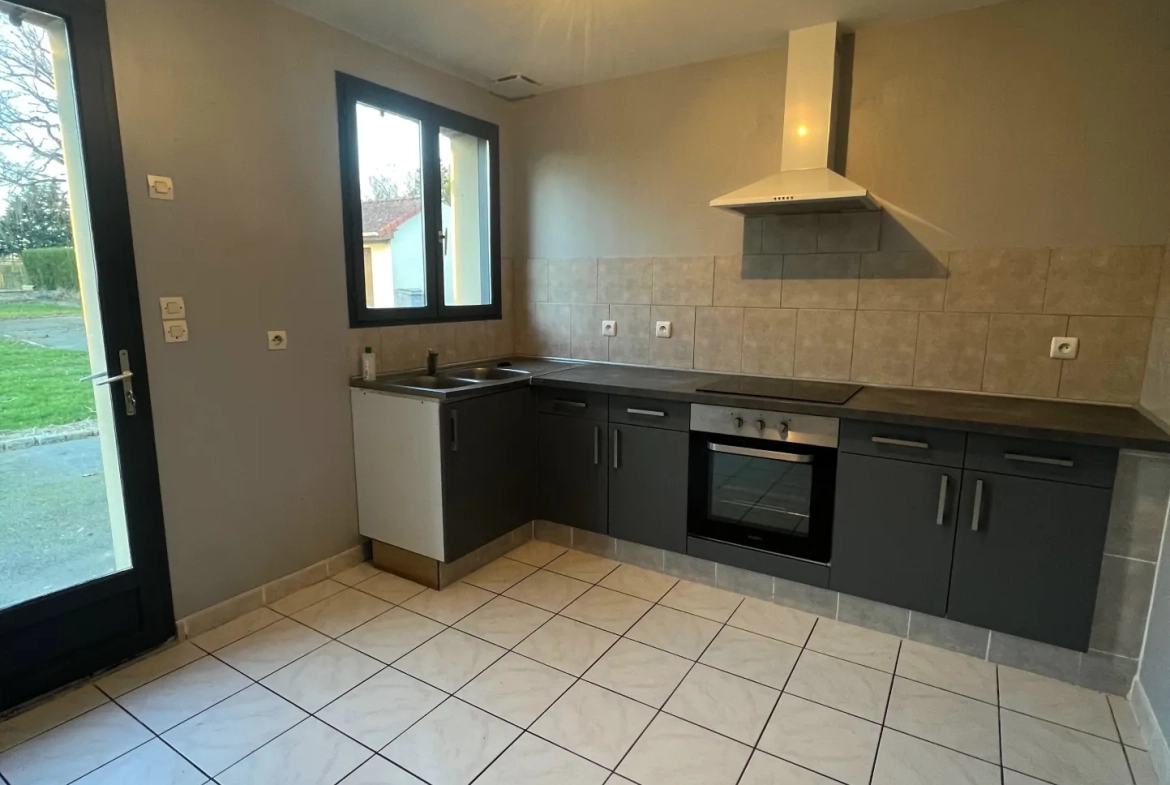Maison individuelle à Bucquoy de 110 m² avec jardin, garages et 4 chambres - Vente dans le Pas-de-Calais 